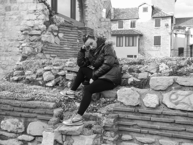 Ferda contemplates the fall of the Roman Empire.